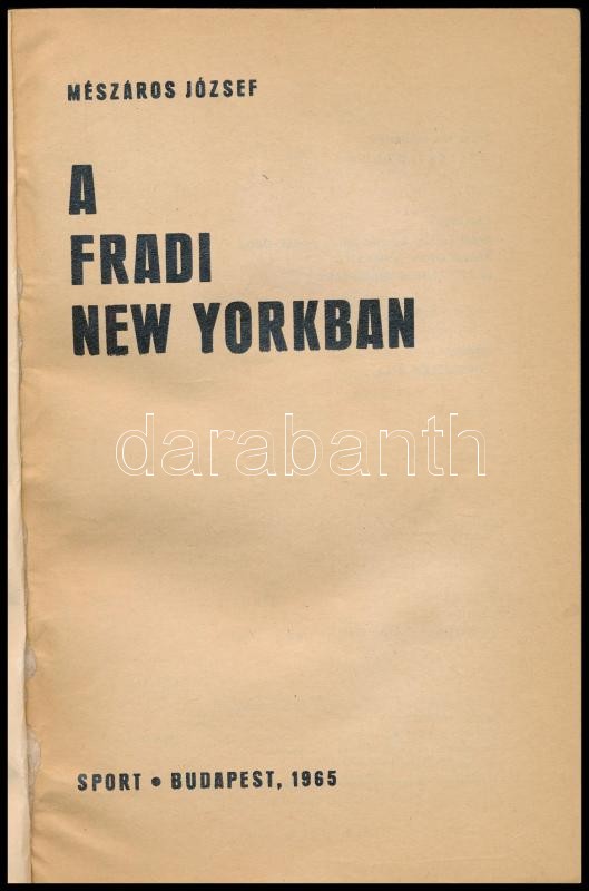 Mészáros József: A Fradi New Yorkban. Bp., 1965, Sport. Kiadói papírkötés, kissé foltos borítóval, kissé laza kötéssel. - Image 2