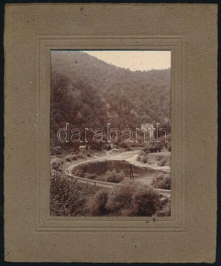 cca 1910 Sztracenai-völgy (Stratená, Felvidék), vasútvonal, alagút, vasúti őrház, fotó paszpartuban, 11×8 cm