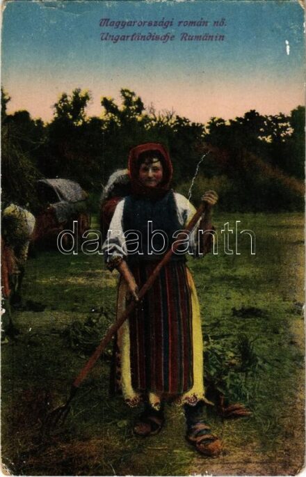 Magyarországi román nő. Erdélyi udv. fényképész felvétele. Vasúti levelezőlapárusítás / Ungarländische Rumänin / Transylvanian folklore, Romanian woman (EM)