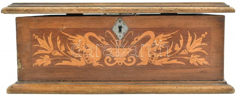 Biedermeier fa doboz, intarziás, részben griffmadarakkal díszített berakással a fedelén és mindegyik oldalán, zárral, kulcs nélkül, kissé sérült, 11,5x17x28,5 cm, - Image 3