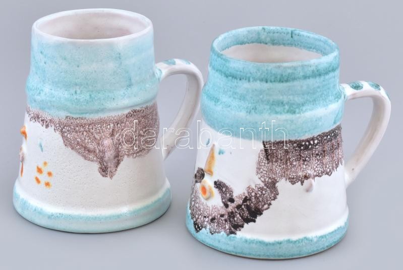 Kiss Roóz Ilona (1920-2010): Figurális sörös korsó, 2db, mázas kerámia, kézzel festett, jelzett, hibátlan, m: 11,5 cm - Image 2