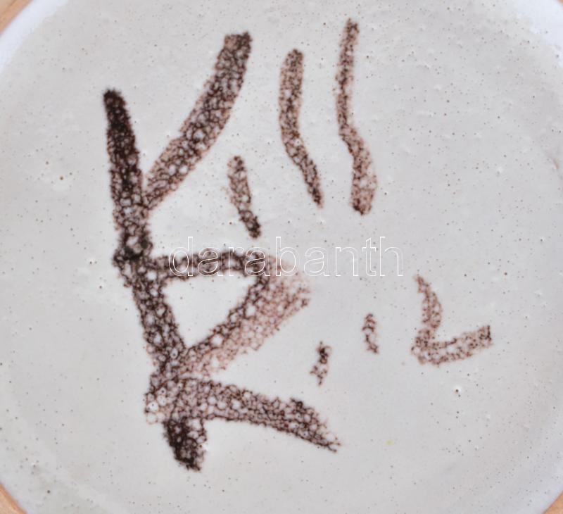 Kiss Roóz Ilona (1920-2010): Figurális sörös korsó, 2db, mázas kerámia, kézzel festett, jelzett, hibátlan, m: 11,5 cm - Image 4