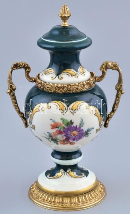 Amfóra, porcelán, fém rátéttel, jelzett, kopott, m:17cm