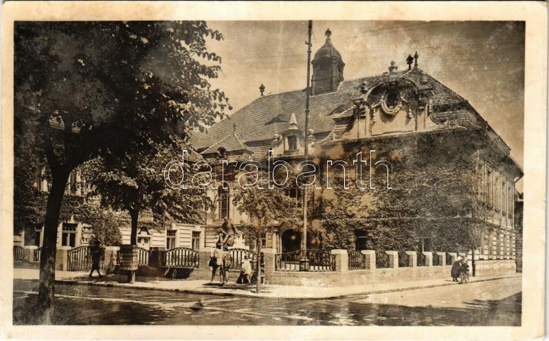 Komárom, Komárno; Kultúrpalota / Palace of Culture (fl)