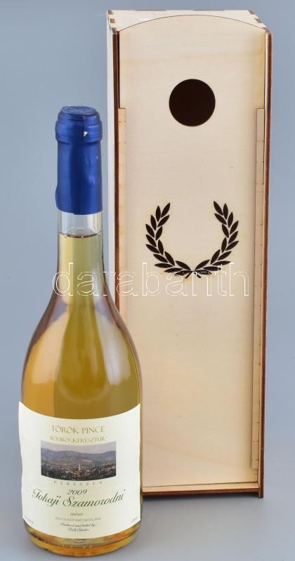 2009 Tokaji szamorodni, díszdobozban, megfelelően tárolt, iható. 0,5l