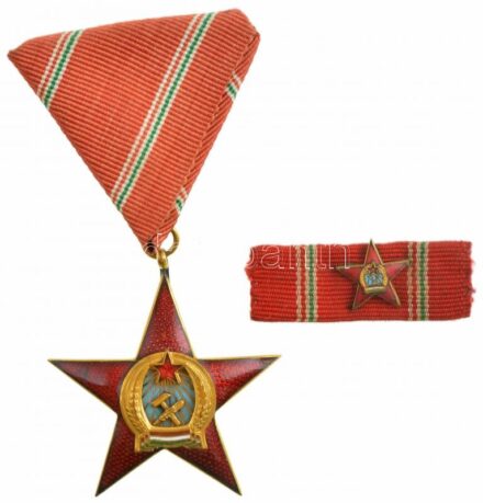 1949. 'A Magyar Népköztársasági Érdemérem arany fokozata' aranyozott, zománcozott Br kitüntetés mellszalagon, miniatűrrel és szalagsávval, eredeti tokban T:1- nagyon megviselt tokban NMK 534.