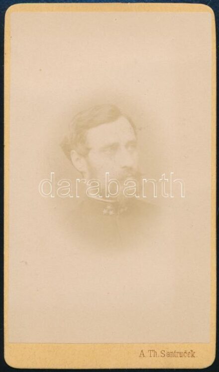 cca 1875 Katonaportré, keményhátú fotó Santrucek znaimi műterméből, 10,5×6 cm