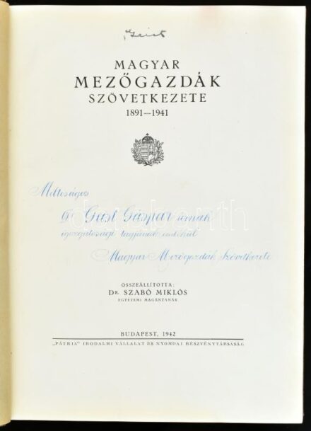 Magyar Mezőgazdák Szövetkezete 1891-1941. Összeáll.: Dr. Szabó Miklós. Bp., 1942., 'Pátria', 203+1 p.+ 5 (kihajtható táblák) t. Nagyon gazdag fekete-fehér képanyaggal illusztrált. Korabeli aranyozott gerincű félbőr-kötésben,