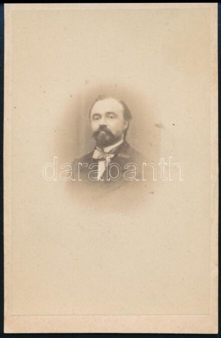 cca 1865 Férfiportré, keményhátú fotó Zeuschnera Poznan-i műterméből, 10,5×6,5 cm