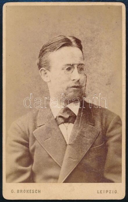 cca 1880 Férfiportré, keményhátú fotó Brokesch lipcsei műterméből, 10,5×6,5 cm