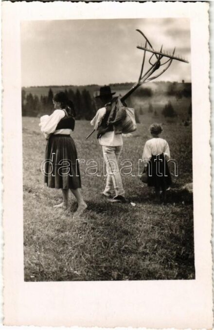 Erdélyi paraszt család. Kováts István fényképész Székelyudvarhely / Transylvanian folklore. photo