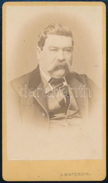 cca 1870 Férfiportré, keményhátú fotó Bachrich műterméből, aláírt, 10,5×6 cm