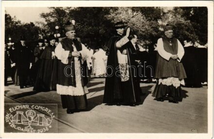 1938 Budapest XXXIV. Nemzetközi Eucharisztikus Kongresszus, Pacelli bíboros (később XII. Piusz pápa) áldást oszt / 34th International Eucharistic Congress, Pope Pius XII