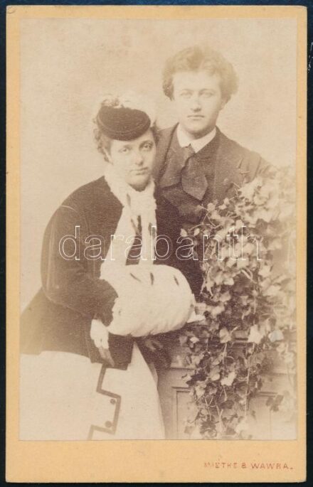 cca 1870 Helene Hartmann (1843-1898) és Ernst Hartmann (1844-1911) színészek keményhátú portréja, 10,5×6,5 cm