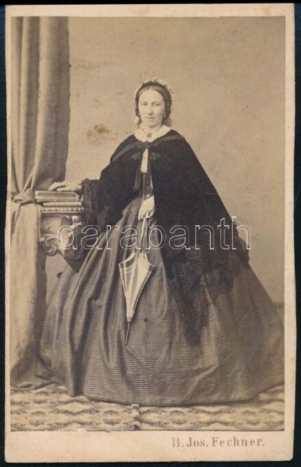 cca 1860 Schmidlechner Györgyné Sturm Anna (1805-1870), keményhátú fotó Fechner bécsi műterméből, 10,5×6,5 cm