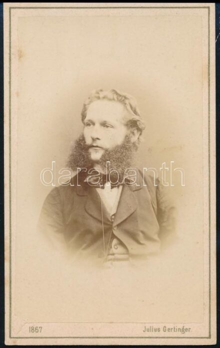 1867 Férfiportré, keményhátú fotó Gertinger bécsi műterméből, 10,5×6,5 cm
