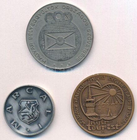 1985. 'Magyar Bélyeggyűjtők Országos Szövetsége / Felszabadulási Jubileumi Bélyegkiállítás - Kecskemét' fém emlékérem (42mm) + DN 'Marcali' kétoldalas, ezüstpatinázott Br érem (32mm) + DN 'Nyír Tourist / Csaroda' kétoldalas Br