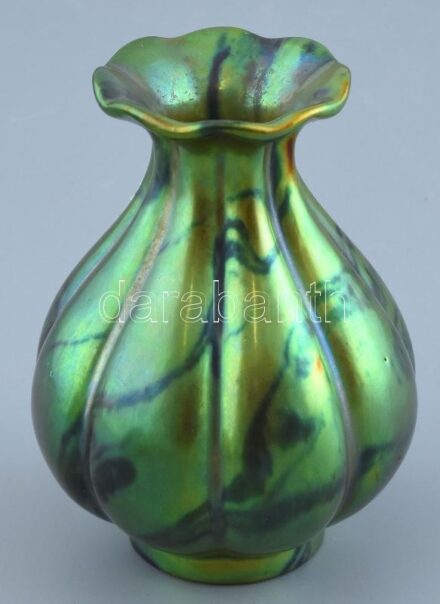 Zsolnay eozin mázas porcelán, bordás váza. Jelzett, kis kopással m: 12 cm