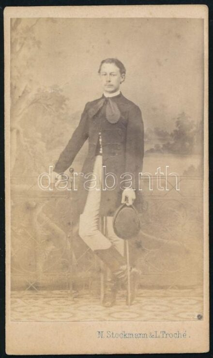 cca 1865 Férfi egész alakos portréja, keményhátú fotó Stockmann&Troché temesvári műterméből, 10×6 cm