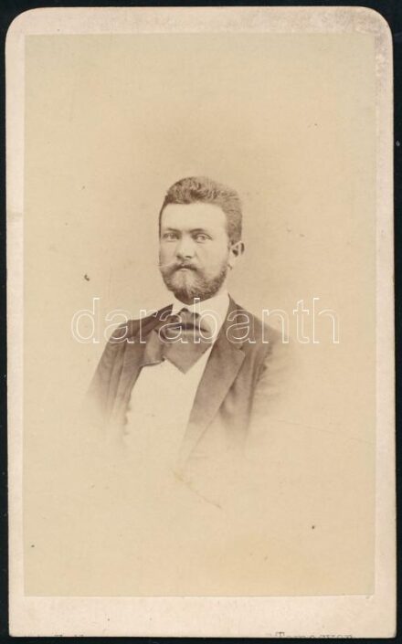 cca 1865 Férfiportré, keményhátú fotó Adolf Zeller temesvári műterméből, 10×6 cm