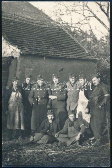 cca 1943 Munkaszolgálatosok, fotólap, 13,5×9 cm