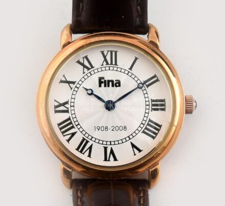 Fina férfi quartz karóra, bőr szíjjal, elemcsere szükséges, dobozban, d:33mm