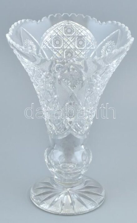 Dúsan csiszolt ólomkristály váza, kopásnyomokkal, m:28cm