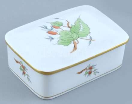 Herendi hecsedli mintás bonbonier. Kézzel festett porcelán, jelzett, apró kopással. 14x10cm