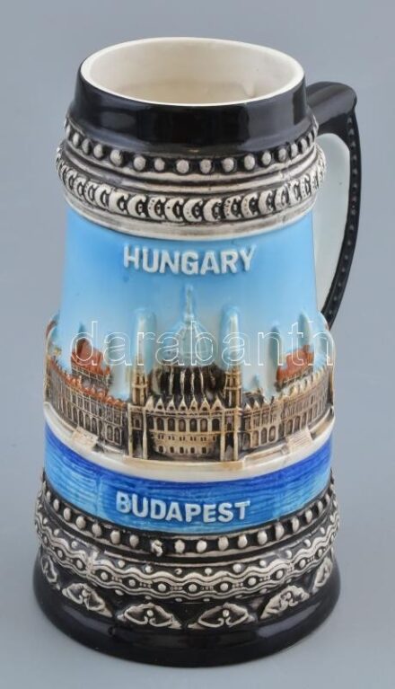 'Budapest' sörös korsó, kézzel festett, jelzés nélkül, lepattanással, m: 18,5 cm