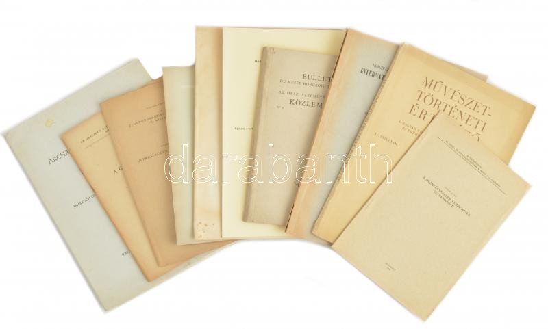 cca 1954-80 össz. 11 db (művészettörténeti, zenetörténeti, műemlékvédelmi, archeológiai témájú különlenyomat és nyomtatvány tétel (Horányi Mátyás: Az Esterházy-opera, Zádor Anna: A műemlékvédelem kezdeteinek