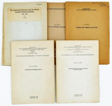 cca 1975-80 össz. 5 db, elsősorban irodalomtörténeti témájú különlenyomat, mind a szerző által dedikált: Nagy Miklós: Jókai és az osztrák szellemi élet, Kovács József: Adalékok Teleki László életéhez és munkájához, Dán