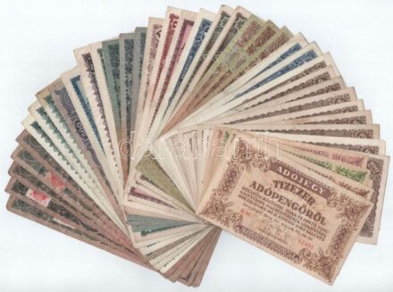 1945-1946. 40 db-os Pengő bankjegytétel, közte Milpengők (8 db), B-Pengők (2 db) és Adópengők (4 db) T:III köztük: szép papír, kis szakadások, foltok