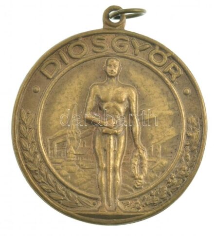 1939. 'Diósgyőr' kétoldalas bronz sport díjérem, füllel, hátoldalon gravírozva (40mm) T: