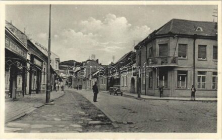 Rozsnyó, Roznava; Safariková ulica, Rolnicky Dom / utca, Lázor J. és Gömöri üzlete, Rolnicky-ház, rendőr, autó. Lichtig 3345. / street, shops, automobile, policeman