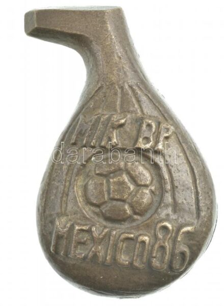 1986. 'MIK (Mexikói Interkontakt?) Bp. - Mexico 86' füge alakú öntött Br plakett az 1986-os labdarúgó Világbajnokságra (68x115mm) T:2