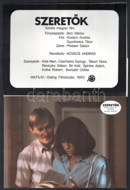 1983 ,,Szeretők' című magyar film jelenetei és szereplői, 13 db vintage produkciós filmfotó, mappában, a képek nagyobb része nyomdai eljárással készült, 18x24 cm