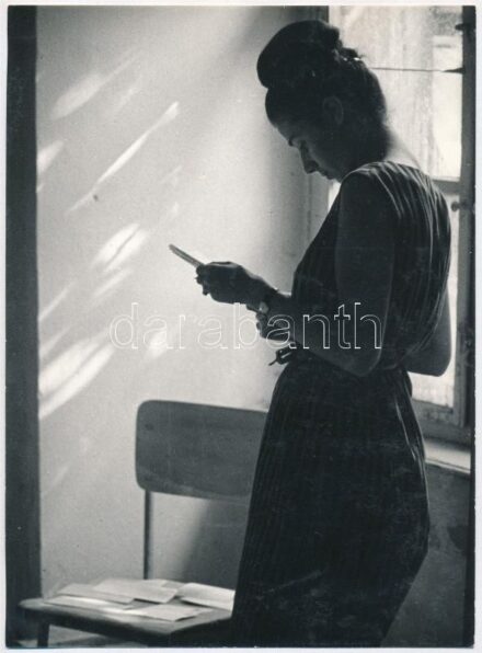 1963 Schrammel Ferenc ,,A várt levél' című vintage fotóművészeti alkotása, aláírva, feliratozva, 24,5x18 cm