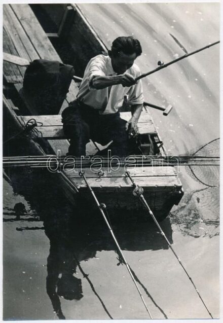 1963 Kaszab Imre ,,Beszéd az árnyékkal' című vintage fotóművészeti alkotása, feliratozva, 23,7x16,3 cm