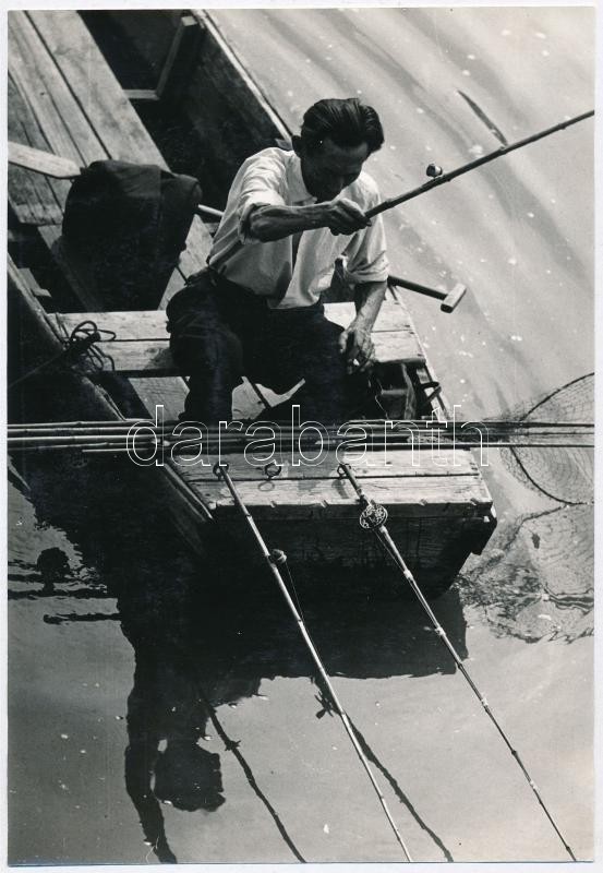 1963 Kaszab Imre ,,Beszéd az árnyékkal' című vintage fotóművészeti alkotása, feliratozva, 23,7x16,3 cm