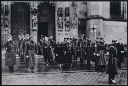 cca 1940 előtt készült felvétel Horthy Miklós kormányzóról, Fekete György (1904-1990) budapesti fényképész hagyatékából 1 db mai nagyítás (10x15 cm); hozzáadva a Pesti Napló Képes Melléklet című újság 1936 december 6.