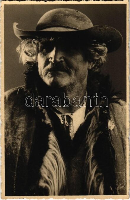 Erdélyi cigány férfi / Transylvanian gypsy folklore. photo