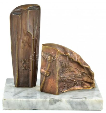 100 éves a Magyar Evezős Szövetség, bronz emlék, márvány talpon, m:17cm