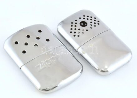 2db fém benzines kézmelegítő, kopott, egyik jelzett Zippo, 10x7cm