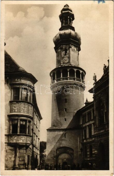 Sopron, Várostorony, jobbra a Városház, balra Storno palota, melyben Mátyás király 2 hónapig lakott (fl)