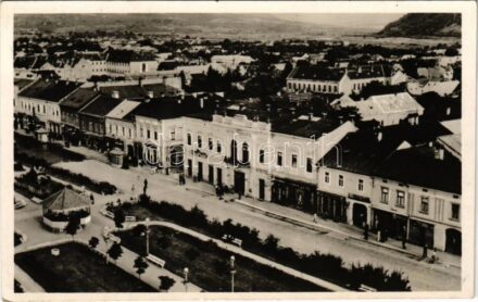 Máramarossziget, Sighetu Marmatiei; Fő tér, Europa szálloda, Brenner és Weisz üzlete / main square, hotel, shops