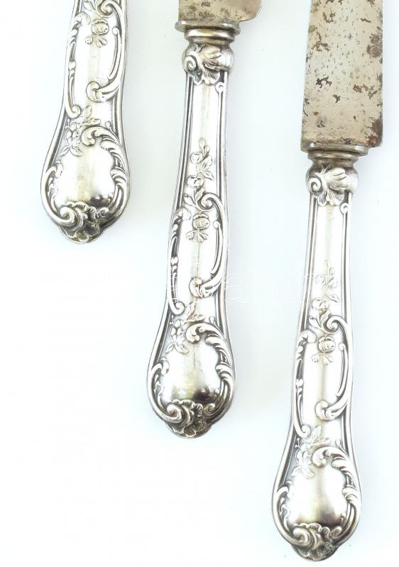 Ezüst (Ag) markolatú 12 db kés, jelzés nélkül, kopott, korrodált, dobozban, h:25cm, bruttó:800g - Image 3