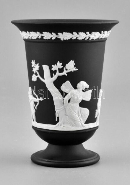 Wedgewood angol fekete camea porcelán váza, jelzett, hibátlan, m:13,5cm