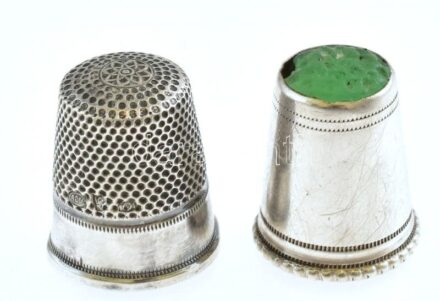 Ezüst (Ag) 2db gyűszű, részben jelzett, 2cm, bruttó:6,6g