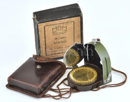Mom tájoló bőr tokban, működik, 39/49M