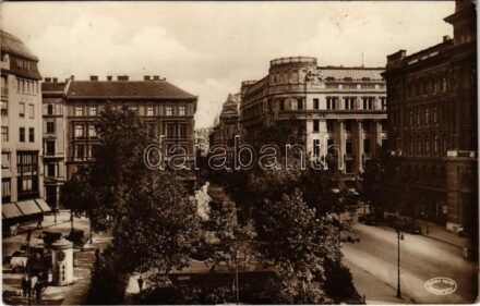 Budapest V. Vörösmarty tér és szobor, automobil, üzletek. Csiky Foto